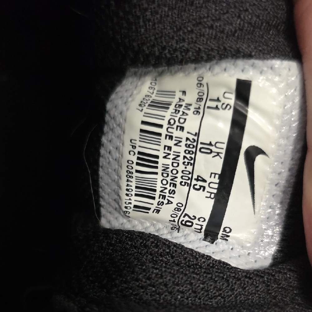 Nike Men's Black Canvas Sneakers - Picture 7 of 8